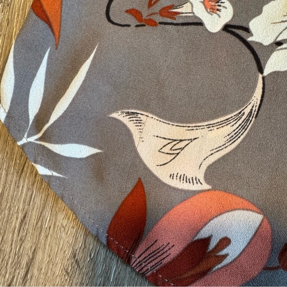 Loft Women’s Floral Sleeveless Top with Keyhole on back - Picture 8 of 8